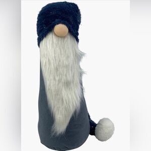 2 total G.T.‎ Direct white, blue, gray holiday gnomes